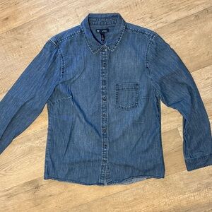 GAP Women’s Boyfriend Button Down Denim Shirt